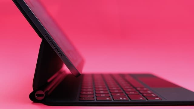 iPad Pro M2 with Magic Keyboard