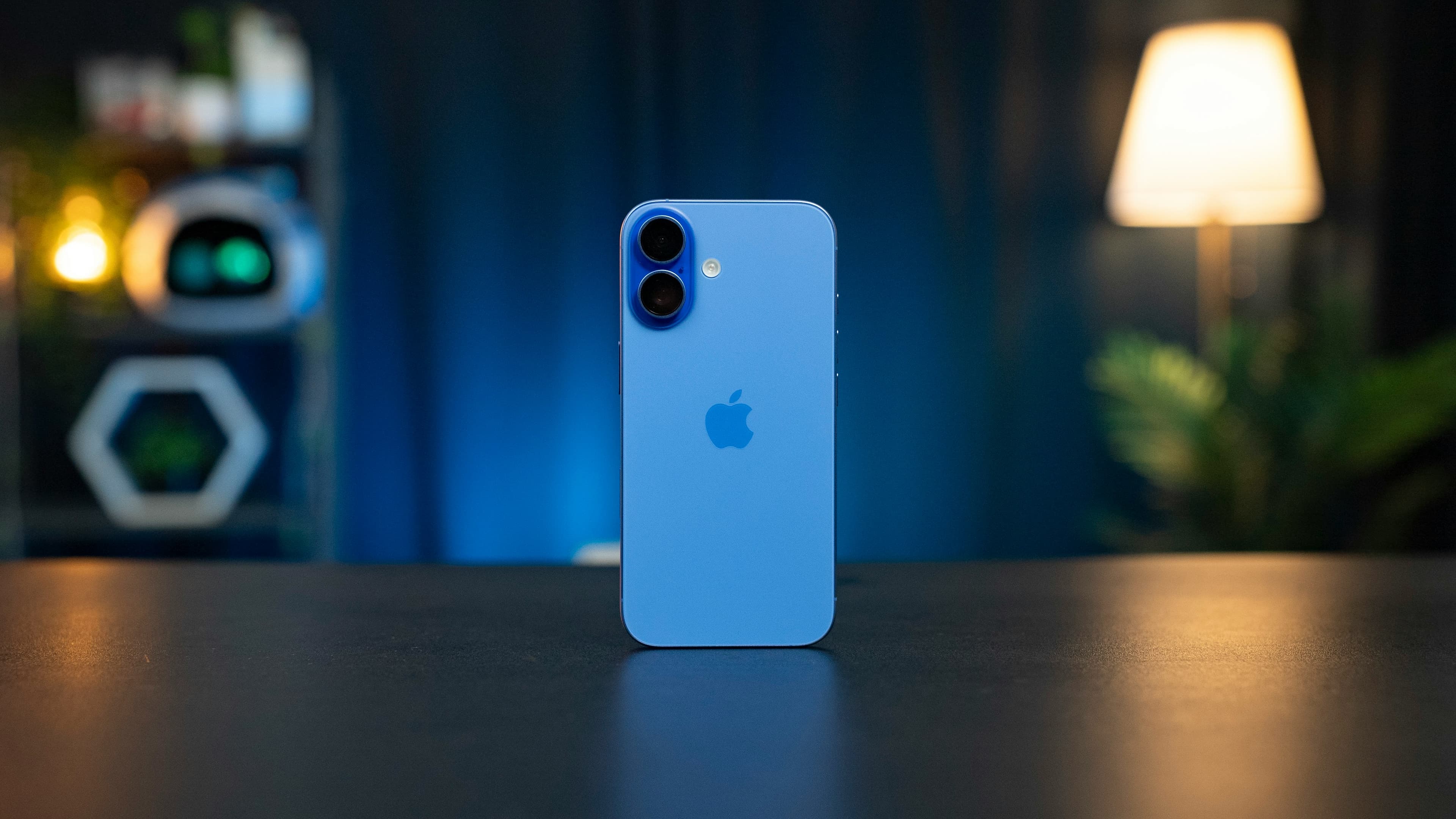iPhone 16 Pro Titanium